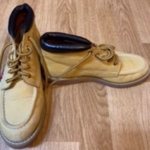 Women’s suede boots